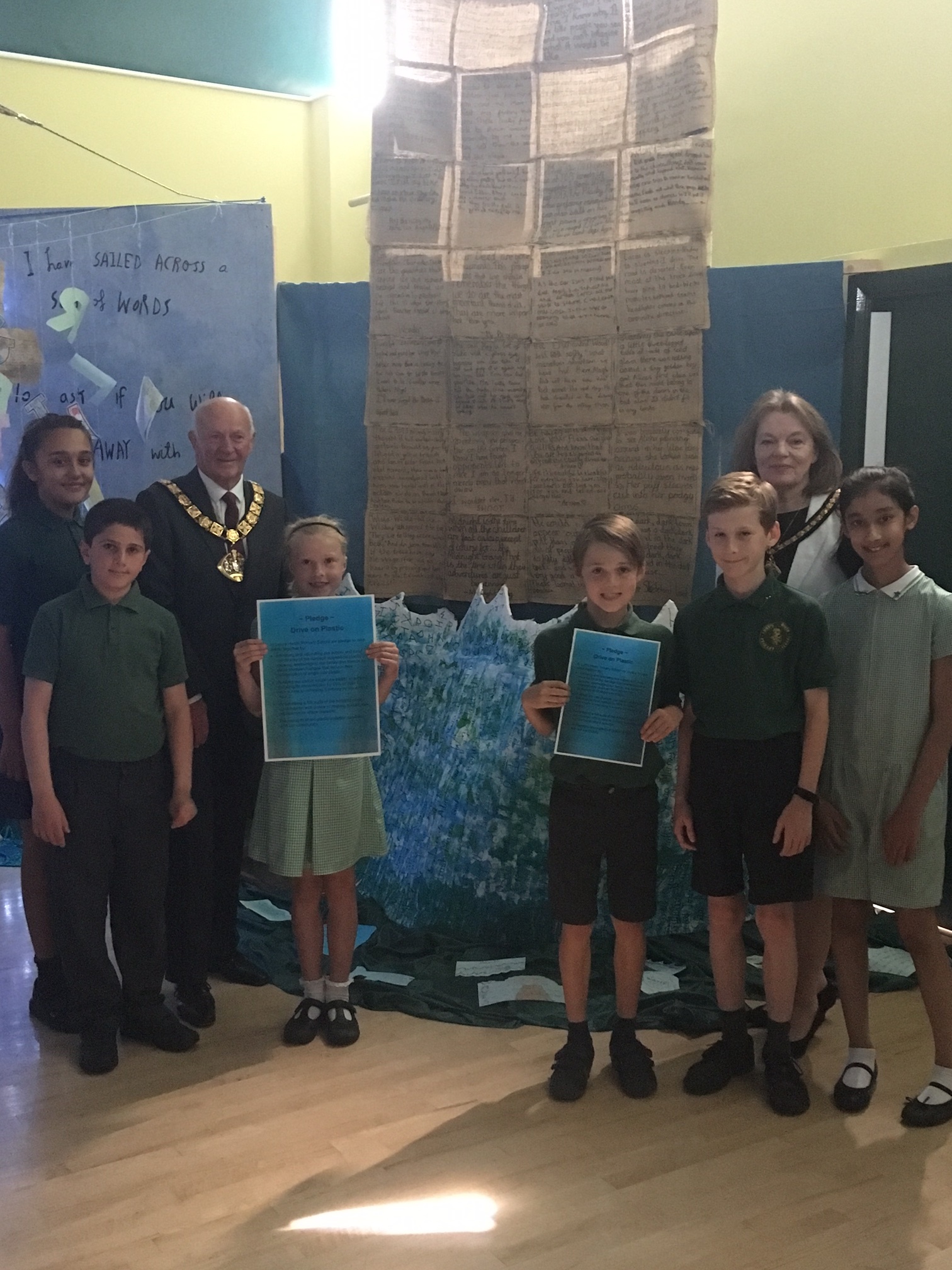 Mayor supports school’s war on plastics