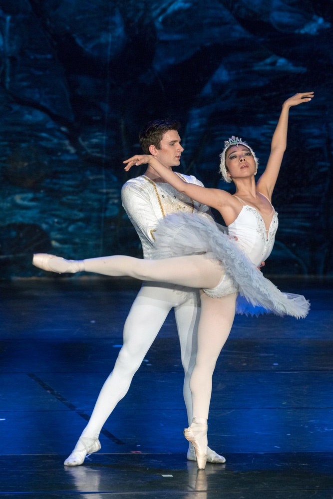 How about (Tchai)kovsky-ing ballet? Come and see Swan Lake 🗓