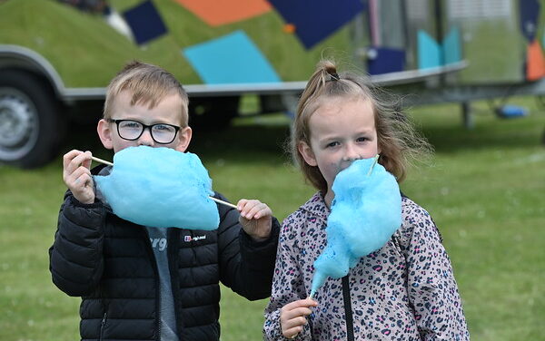 Thousands flock to free festival